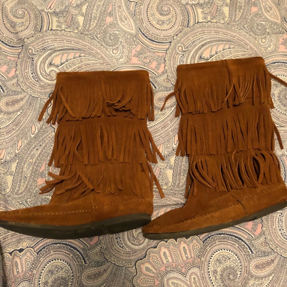 Minnetonka fringe boots